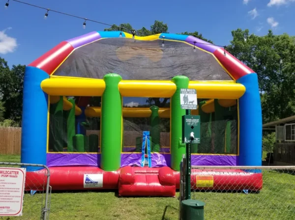 Enormous Bounce House (25L 25W 20T)
